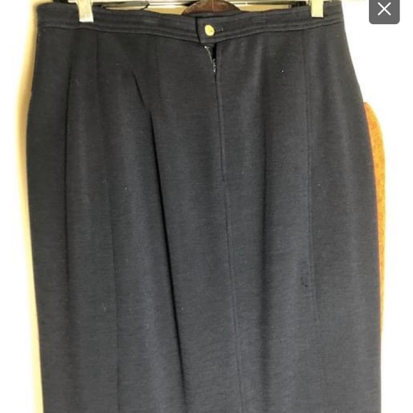 Extremely rare vintage Chanel blazer and skirt - Picture 4 of 4